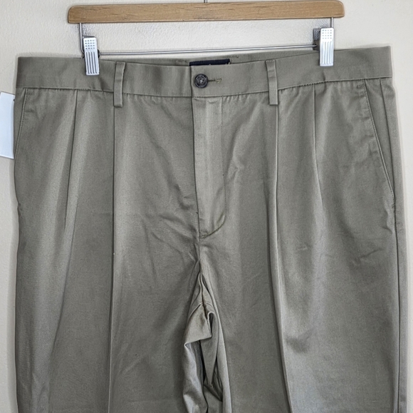 NWT Dockers | Tan Classic Fit Signature Khaki Pleated Pants Size 38 - Picture 2 of 6